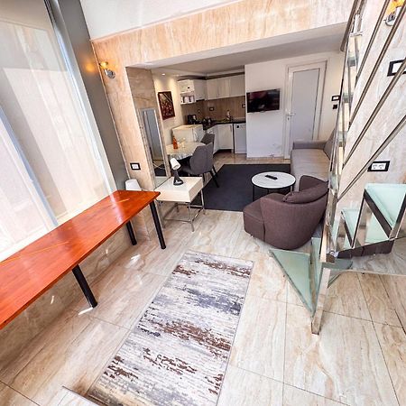 Qumi Apartments Тиват Екстериор снимка