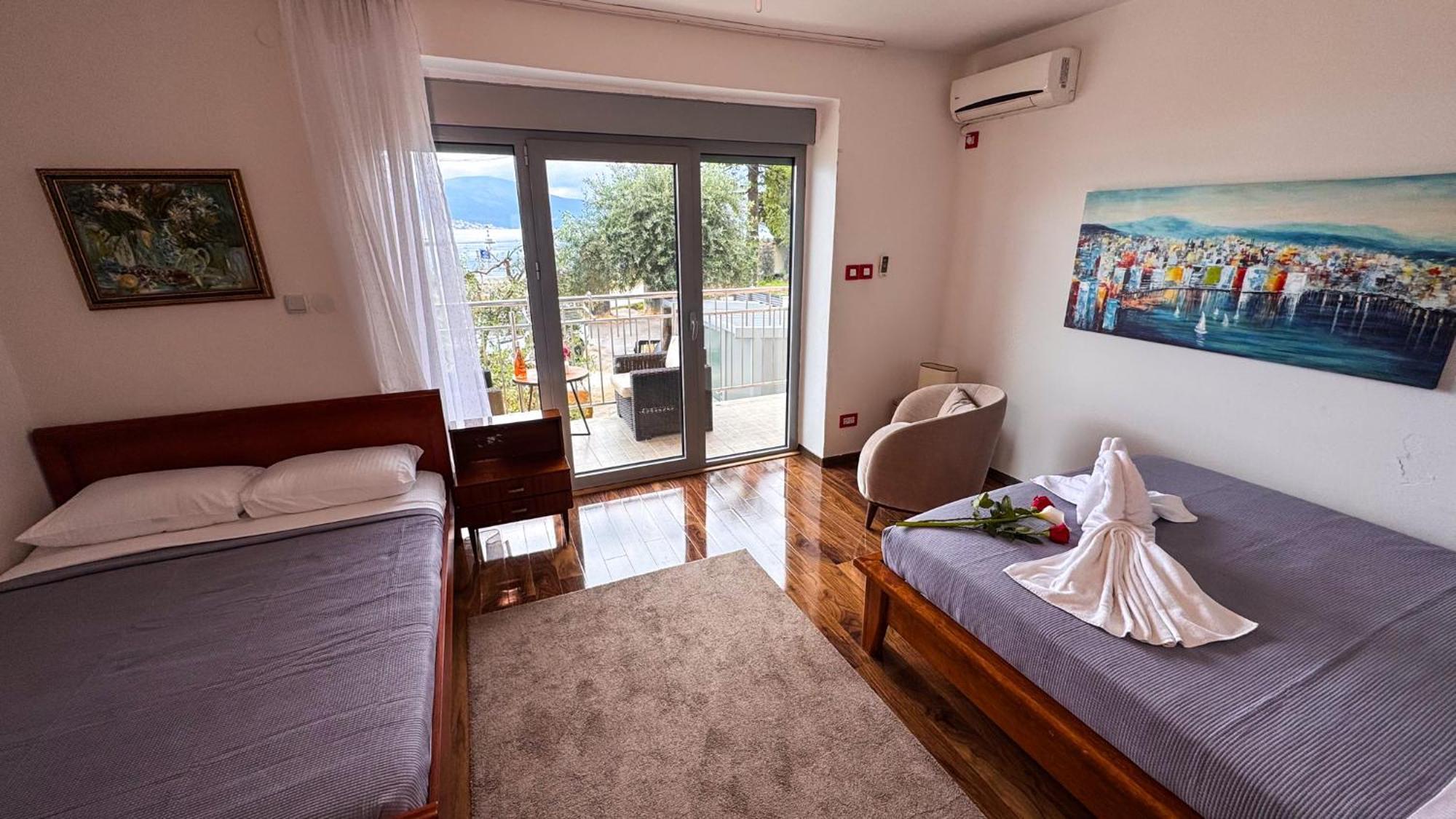 Qumi Apartments Тиват Екстериор снимка