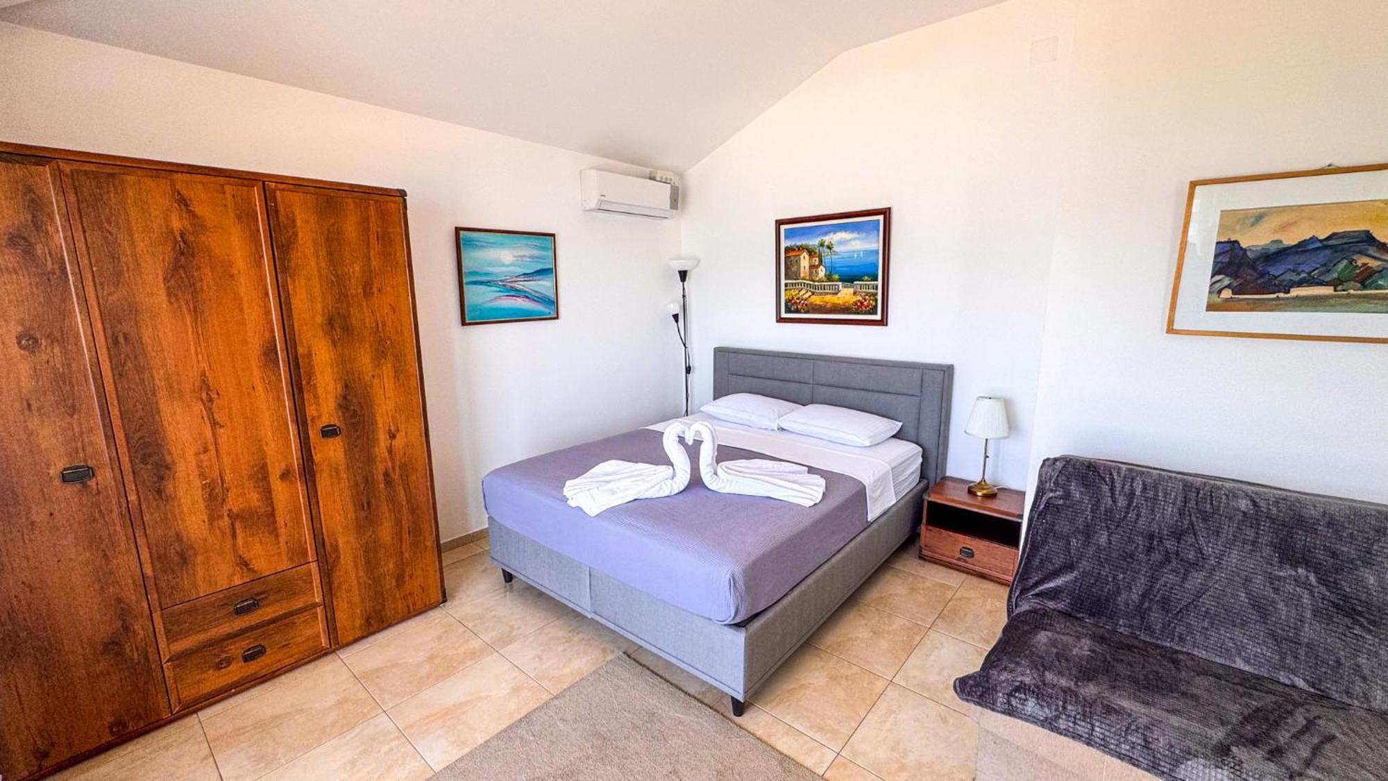 Qumi Apartments Тиват Екстериор снимка