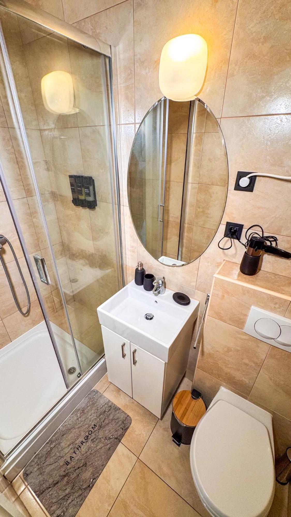 Qumi Apartments Тиват Екстериор снимка