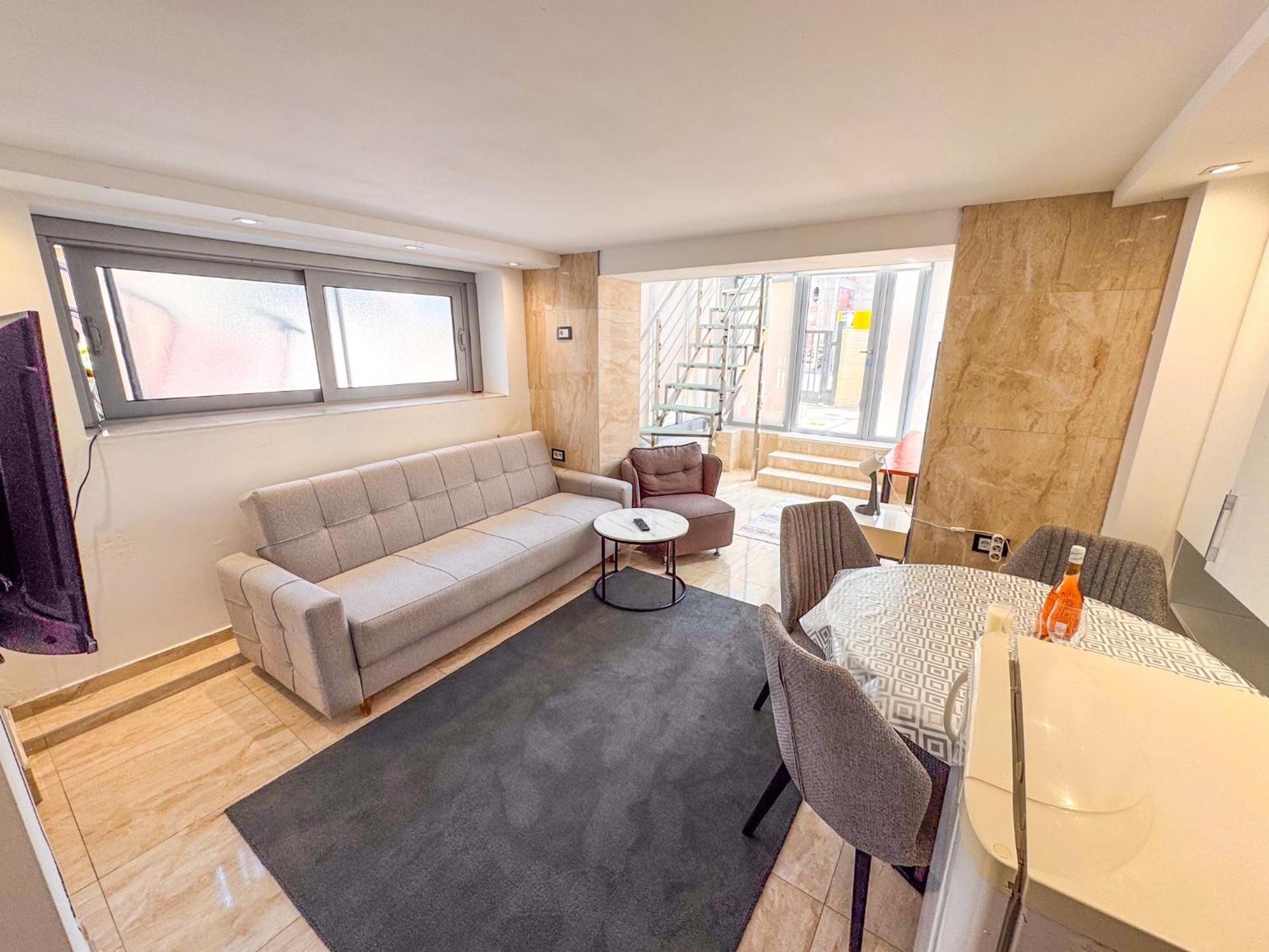 Qumi Apartments Тиват Екстериор снимка